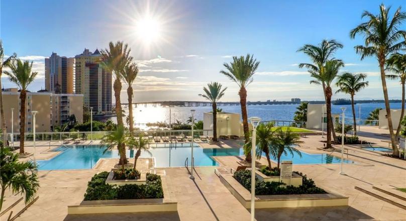 GREAT PRICE - price adjusted for this phenomenal condo in the OASIS 